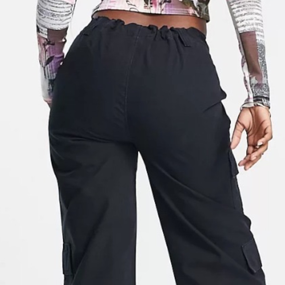 Cargo pants with adjustable waistband